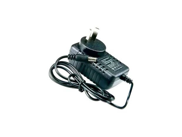 &u+  CARGADOR TRANSFORMADOR 15V 3A PIN 5.5 (3158)